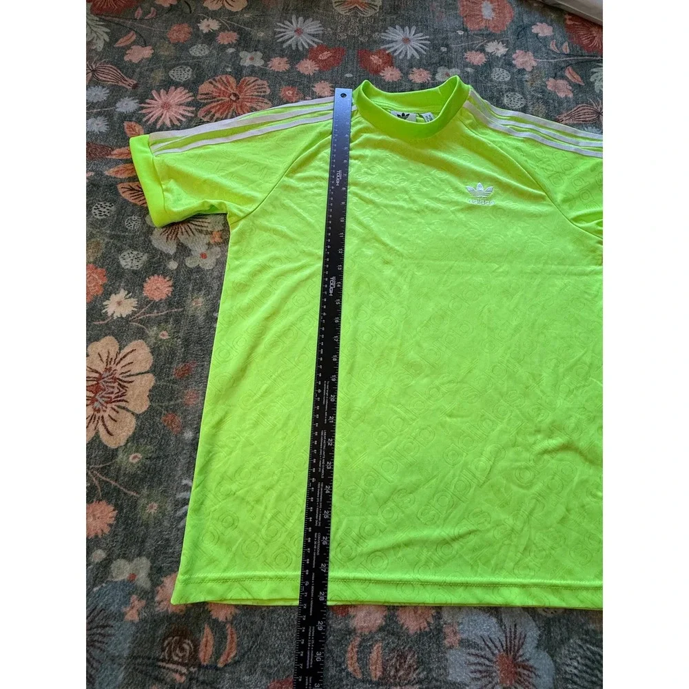 Adidas‎ Originals Neon Green Embossed Logo T-Shirt Mens Medium World Cup